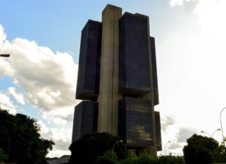 Operação padrão de servidores do BC adia relatório de poupança
