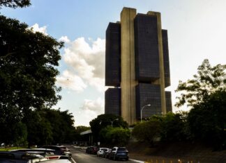 Contas externas têm saldo negativo de US$ 10,9 bilhões em dezembro