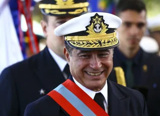 Relatório da PF diz que Marinha tinha tanques à disposição para golpe