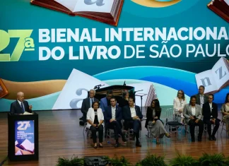 Lula assina regulamentação da Política Nacional de Leitura e Escrita