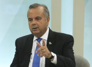 Investimento em tratamento de esgoto e água subiu 1.000%, diz ministro