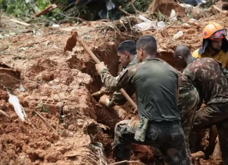 Buscas por seis desaparecidos prosseguem em São Sebastião (SP)
