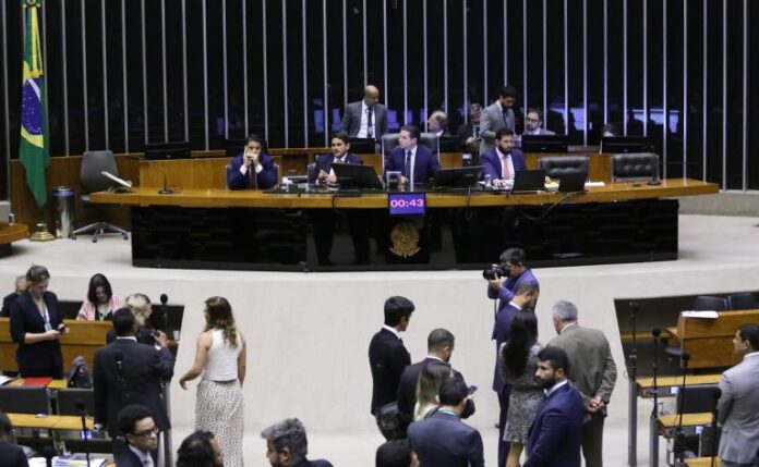 Câmara analisa projeto de combate ao crime organizado; acompanhe