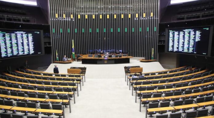 Câmara aprova acordo com a Holanda sobre informações sigilosas; proposta vai ao Senado Câmara aprova acordo com a Holanda sobre informações sigilosas; proposta vai ao Senado