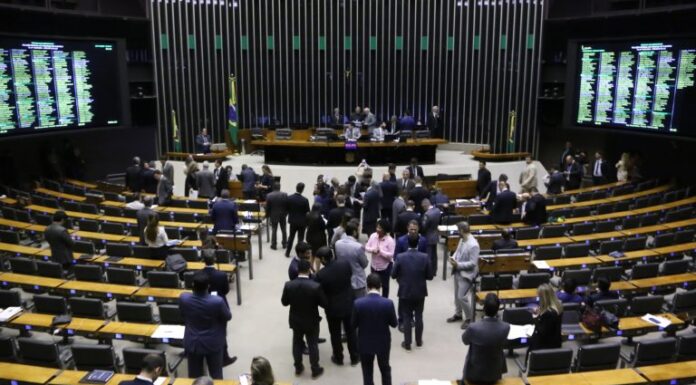 Câmara aprova atualização de norma internacional sobre dano por poluição de óleo Câmara aprova atualização de norma internacional sobre dano por poluição de óleo