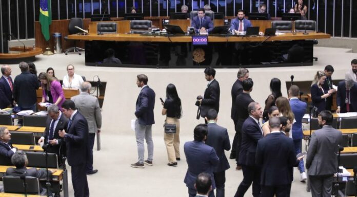 Câmara aprova educação ambiental para trabalhadores visando a prevenção de desastres; acompanhe Câmara aprova educação ambiental para trabalhadores visando a prevenção de desastres; acompanhe