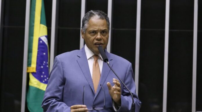 Câmara aprova em 2º turno PEC que regulamenta aposentadoria dos agentes de saúde e de combate a endemias Câmara aprova em 2º turno PEC que regulamenta aposentadoria dos agentes de saúde e de combate a endemias