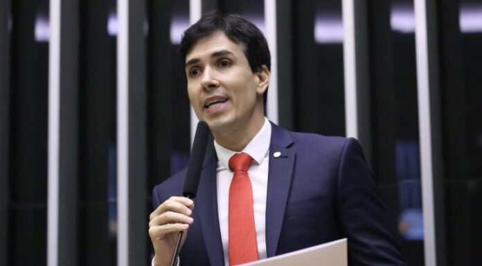 Câmara aprova isenção de IPVA para veículos com mais de 20 anos Câmara aprova isenção de IPVA para veículos com mais de 20 anos