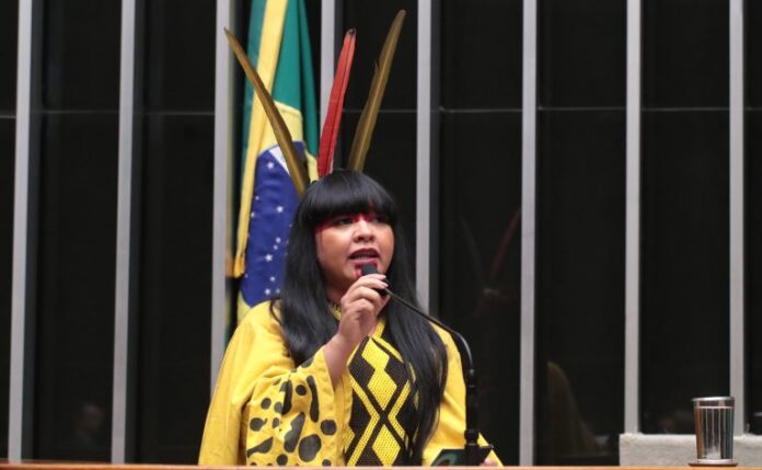 Câmara aprova levantamento de dados sobre impacto da crise climática na vida de mulheres e meninas