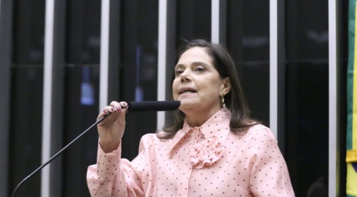 Câmara aprova projeto que amplia repasses de royalties do petróleo para a assistência estudantil Câmara aprova projeto que amplia repasses de royalties do petróleo para a assistência estudantil
