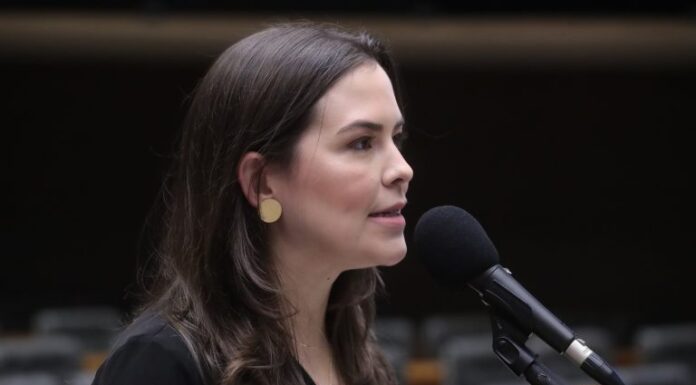 Câmara aprova projeto que denomina Sala Miguel Arraes a sala de reunião do Colégio de Líderes Câmara aprova projeto que denomina Sala Miguel Arraes a sala de reunião do Colégio de Líderes
