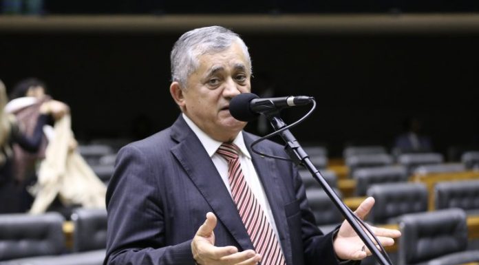 Câmara aprova projeto que facilita ajuda em desastres climáticos e combate a incêndios florestais Câmara aprova projeto que facilita ajuda em desastres climáticos e combate a incêndios florestais