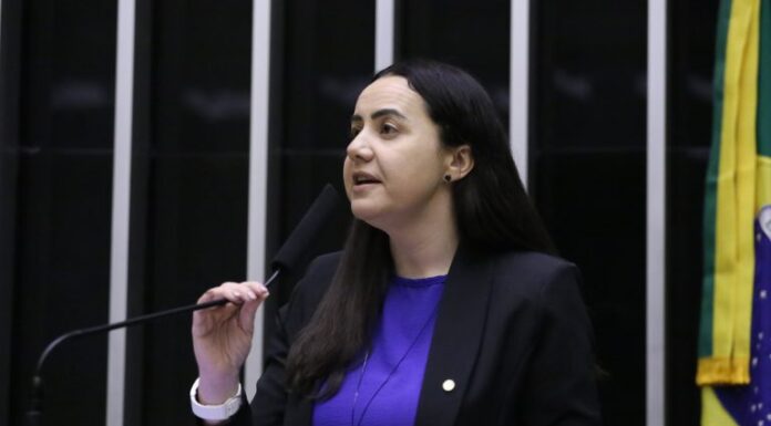 Câmara aprova projeto que prevê ação de psicólogos para melhorar relações interpessoais nas escolas Câmara aprova projeto que prevê ação de psicólogos para melhorar relações interpessoais nas escolas
