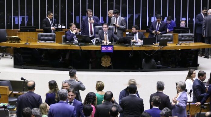 Câmara aprova projeto que reformula a Lei de Concessões Públicas Câmara aprova projeto que reformula a Lei de Concessões Públicas
