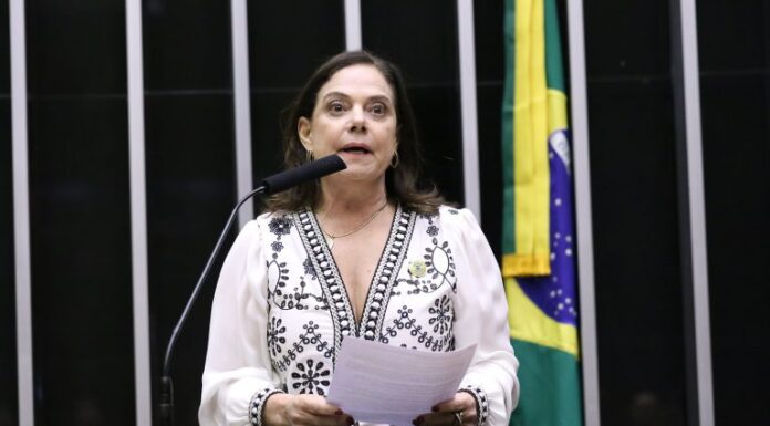 Câmara aprova projeto que regulamenta profissão de motorista de ambulância Câmara aprova projeto que regulamenta profissão de motorista de ambulância
