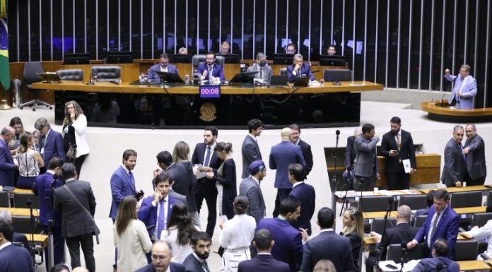 Câmara aprova projeto que revalida recursos orçamentários não pagos Câmara aprova projeto que revalida recursos orçamentários não pagos