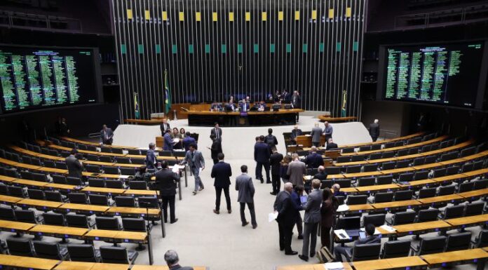 Câmara aprova regime de urgência para 12 projetos Câmara aprova regime de urgência para 12 projetos