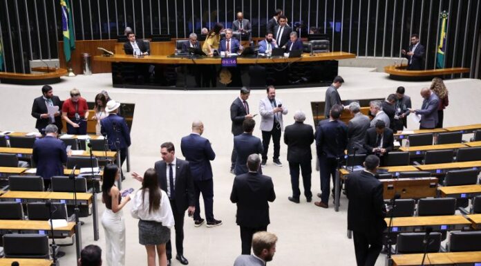 Câmara aprova urgência para projeto que altera legislação sobre mineração Câmara aprova urgência para projeto que altera legislação sobre mineração