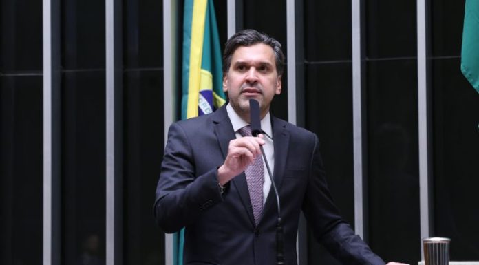 Câmara aprova uso de reconhecimento facial em transportes e vias públicas Câmara aprova uso de reconhecimento facial em transportes e vias públicas