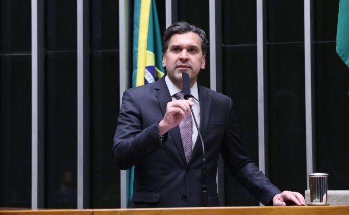 Câmara aprova uso de reconhecimento facial em transportes e vias públicas Câmara aprova uso de reconhecimento facial em transportes e vias públicas