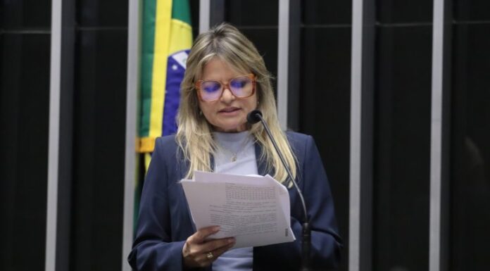 Câmara conclui discussão e votará nesta quarta-feira projeto que cria o Estatuto do Aprendiz Câmara conclui discussão e votará nesta quarta-feira projeto que cria o Estatuto do Aprendiz