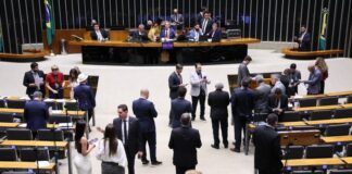Câmara inicia sessão para analisar propostas; acompanhe Câmara inicia sessão para analisar propostas; acompanhe