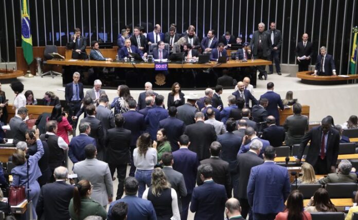 Câmara pode votar a partir de segunda-feira novas regras de licenciamento ambiental Câmara pode votar a partir de segunda-feira novas regras de licenciamento ambiental