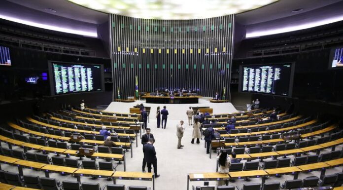 Câmara pode votar na terça-feira MP que libera R$ 520 milhões para ações emergenciais de defesa civil Câmara pode votar na terça-feira MP que libera R$ 520 milhões para ações emergenciais de defesa civil