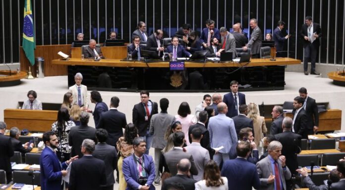 Câmara pode votar projeto que prevê quebra de sigilo bancário para fixar pensão alimentícia Câmara pode votar projeto que prevê quebra de sigilo bancário para fixar pensão alimentícia