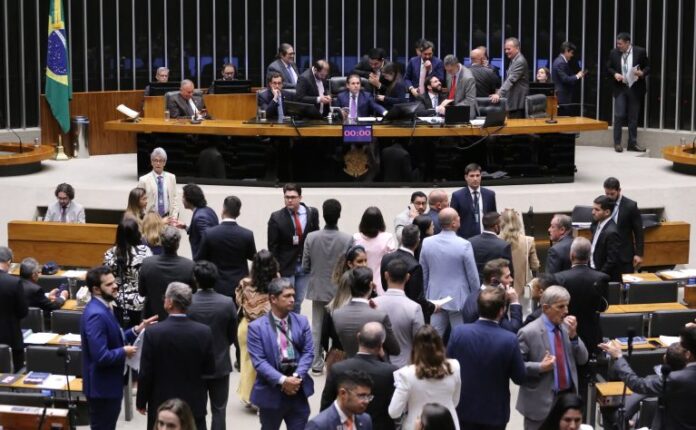 Câmara pode votar projeto que prevê quebra de sigilo bancário para fixar pensão alimentícia