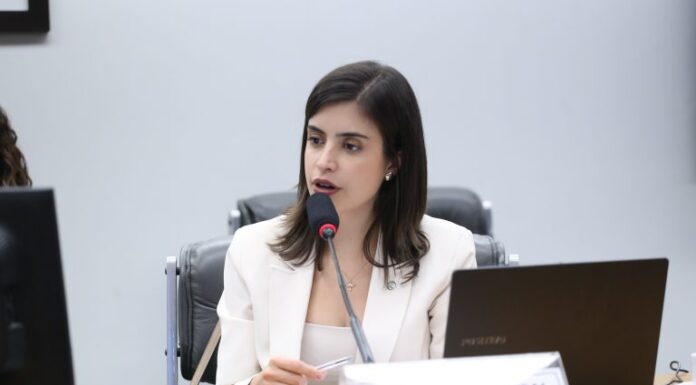 CCJ aprova prazo maior para avaliação de desempenho de bolsista em caso de maternidade CCJ aprova prazo maior para avaliação de desempenho de bolsista em caso de maternidade