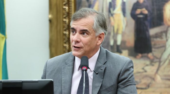CCJ aprova propostas como fim da escala 6X1 e redução da maioridade penal no primeiro semestre CCJ aprova propostas como fim da escala 6X1 e redução da maioridade penal no primeiro semestre