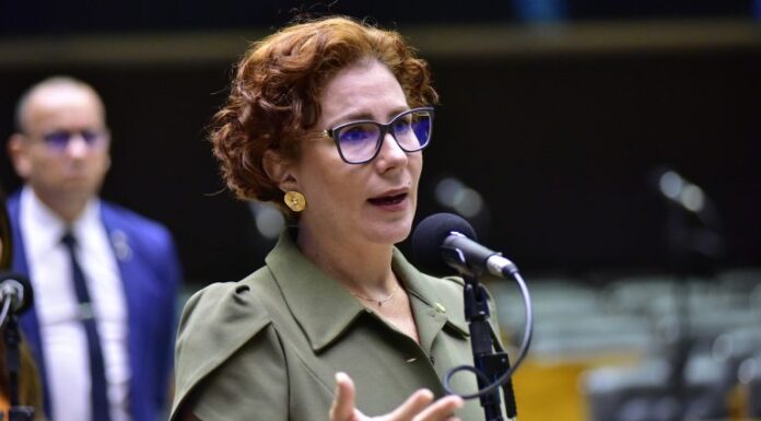 CCJ da Câmara ouvirá testemunhas no processo contra Carla Zambelli nesta quarta-feira CCJ da Câmara ouvirá testemunhas no processo contra Carla Zambelli nesta quarta-feira
