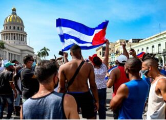 Manifestantes cubanos ocupam as ruas para protestar contra governo