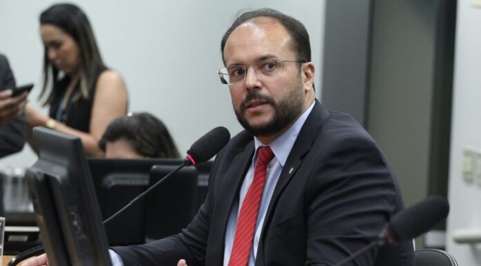 Comissão aprova abatimento no Fies para graduado em direito que atuar na defensoria pública Comissão aprova abatimento no Fies para graduado em direito que atuar na defensoria pública