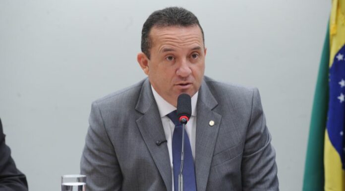 Comissão aprova acesso preferencial de jovens vítimas de violência ao mercado de trabalho Comissão aprova acesso preferencial de jovens vítimas de violência ao mercado de trabalho