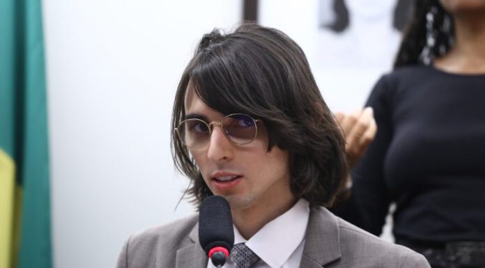 Comissão aprova acompanhante para pessoa autista ou com Down em exame de direção veicular Comissão aprova acompanhante para pessoa autista ou com Down em exame de direção veicular