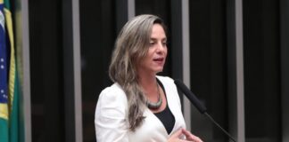 Comissão aprova ampliação do acesso de professores a livros de sua área de atuação Comissão aprova ampliação do acesso de professores a livros de sua área de atuação