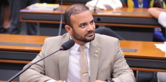 Comissão aprova ampliação do porte de arma para servidores Comissão aprova ampliação do porte de arma para servidores