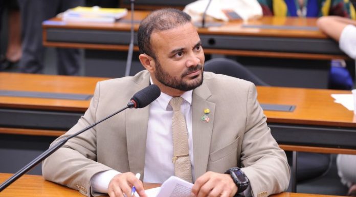 Comissão aprova ampliação do porte de arma para servidores Comissão aprova ampliação do porte de arma para servidores