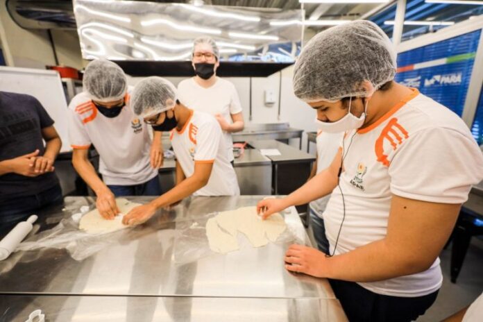 Comissão aprova ampliação do rol de entidades aptas a ministrar formação de aprendizes Comissão aprova ampliação do rol de entidades aptas a ministrar formação de aprendizes