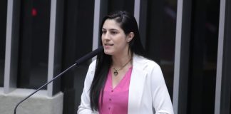 Comissão aprova aumento de pena para quem cede filho para adoção em troca de dinheiro Comissão aprova aumento de pena para quem cede filho para adoção em troca de dinheiro