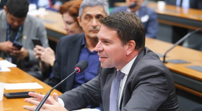 Comissão aprova aumento de pena para sequestro quando refém for usado como escudo Comissão aprova aumento de pena para sequestro quando refém for usado como escudo