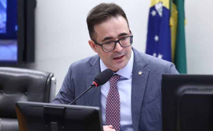 Comissão aprova autorização para refugiados trazerem animais ao Brasil