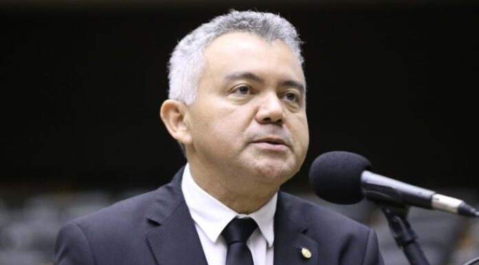 Comissão aprova campanhas para desestimular divulgação de autores de ataques em escolas Comissão aprova campanhas para desestimular divulgação de autores de ataques em escolas
