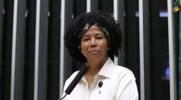 Comissão aprova capacitação de primeiros socorros voltada a alunos com doenças crônicas Comissão aprova capacitação de primeiros socorros voltada a alunos com doenças crônicas