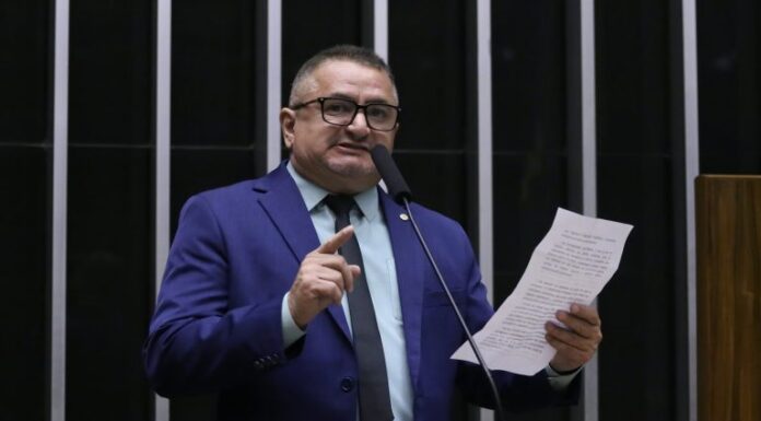 Comissão aprova criação de cartão material escolar para estudantes da rede municipal Comissão aprova criação de cartão material escolar para estudantes da rede municipal