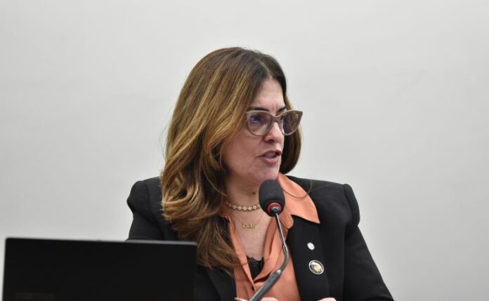 Comissão aprova criação de central para inclusão de jovens no mercado de trabalho Comissão aprova criação de central para inclusão de jovens no mercado de trabalho