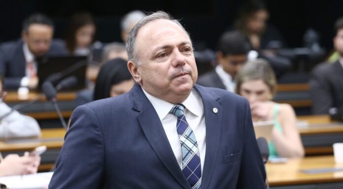 Comissão aprova criação de escolas cívico-militares profissionalizantes Comissão aprova criação de escolas cívico-militares profissionalizantes