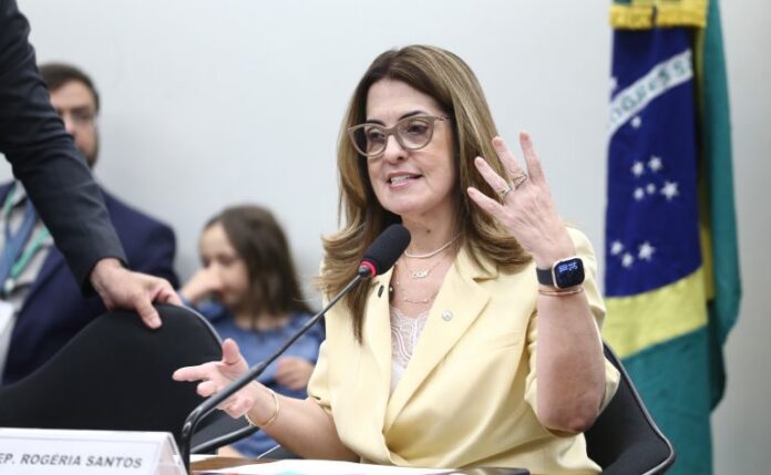 Comissão aprova criação de política para o tratamento do lipedema no SUS Comissão aprova criação de política para o tratamento do lipedema no SUS